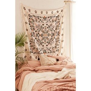 URBAN OUTFITTERS HOME Boho Tassel Tapestry